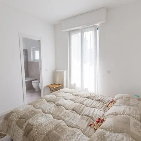 Guesthost - Milano Business Balcony Flat-3